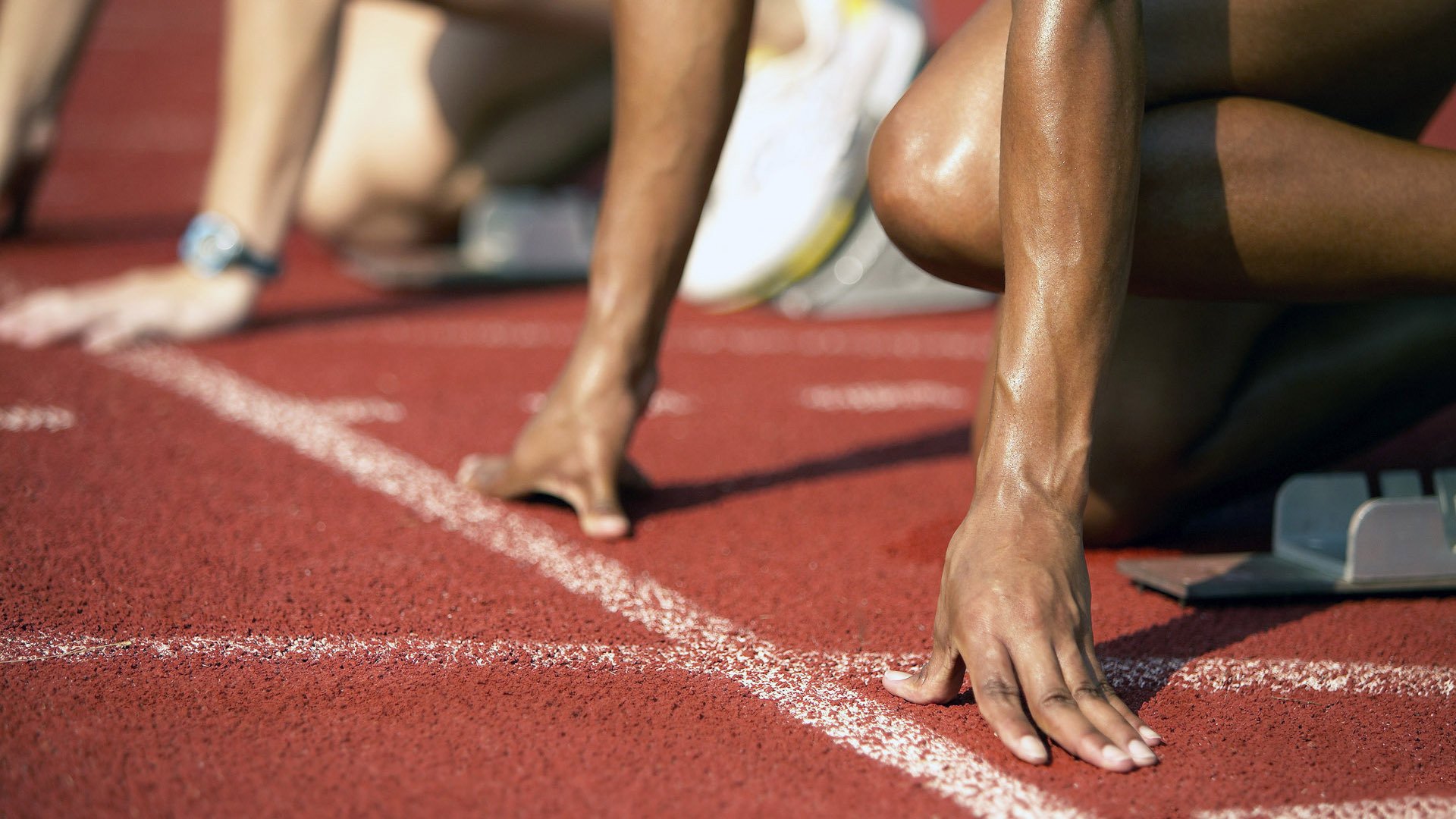 “武汉马拉松，赛道上的速度狂潮”